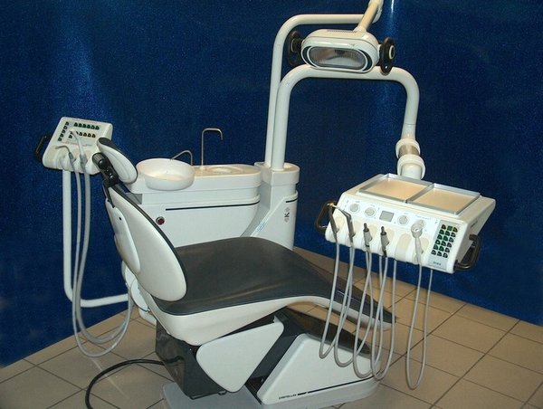 Behandlungseinheit Castellini Area 6 (gebraucht, generalüberholt + Intraoraler Kamera + Bildschirm)